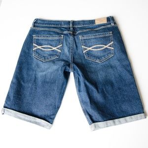 Abercrombie & Fitch Dark Denim Perfect Stretch Cuffed Shorts Size 6/W28